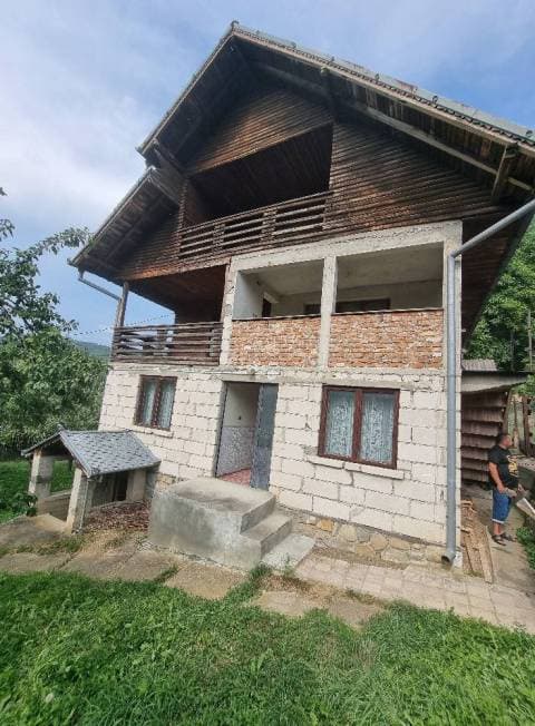 Casă parter+etaj cu anexă la munte, Moroeni-Pucheni