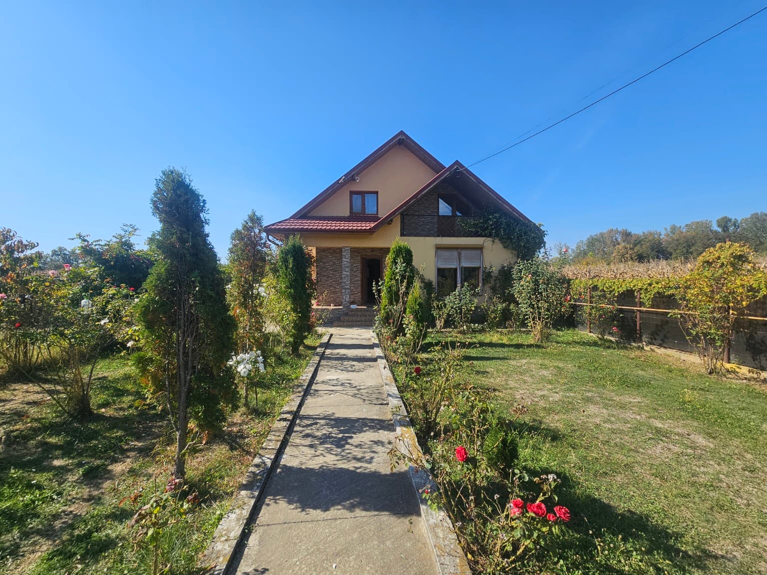 CASĂ/VILA P+M DE VÂNZARE – COMUNA VALEA MARE-GÂRLENI, DÂMBOVIȚA
