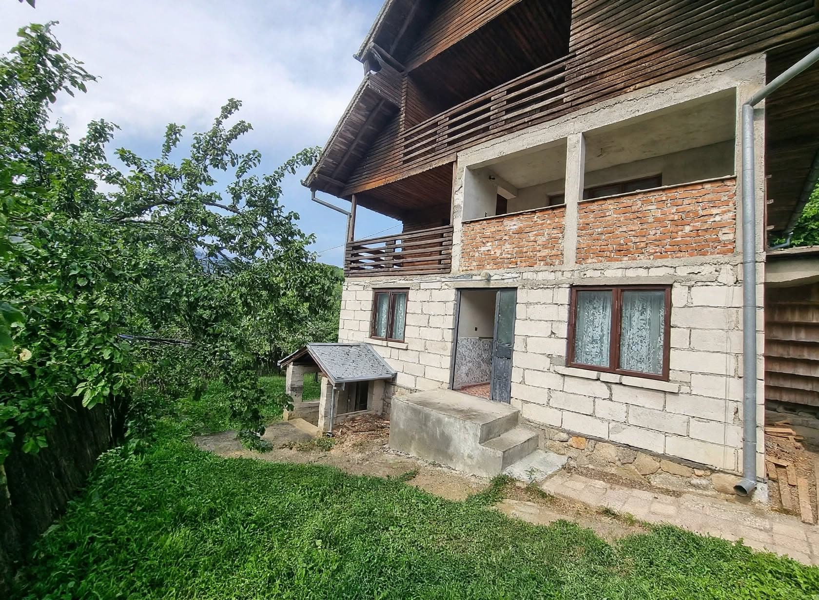 Casă de vânzare Moroeni (Pucheni), Dâmbovița – 690 mp – imagine 2